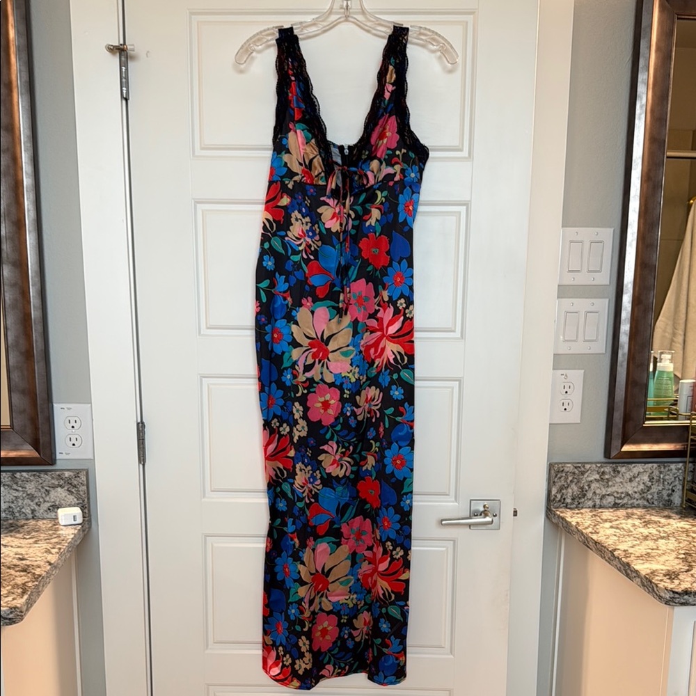 New Elegant Floral Maxi Dress with Black Lace